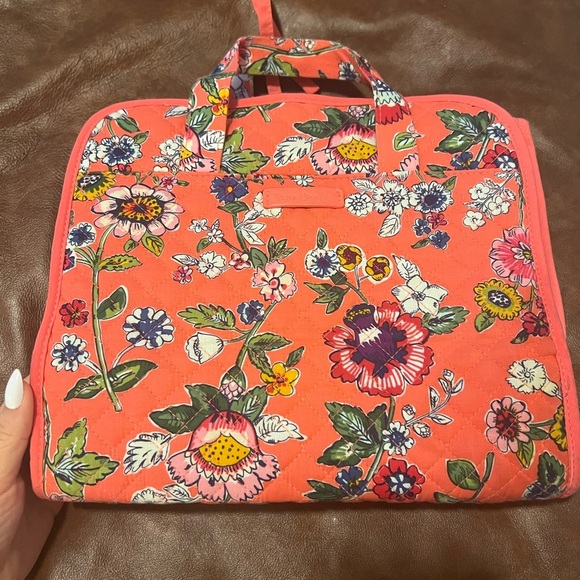 Vera Bradley Handbags - NWOT Vera Bradley Hanging travel Organizer in Coral Floral. Cosmetic bag w/ hook
